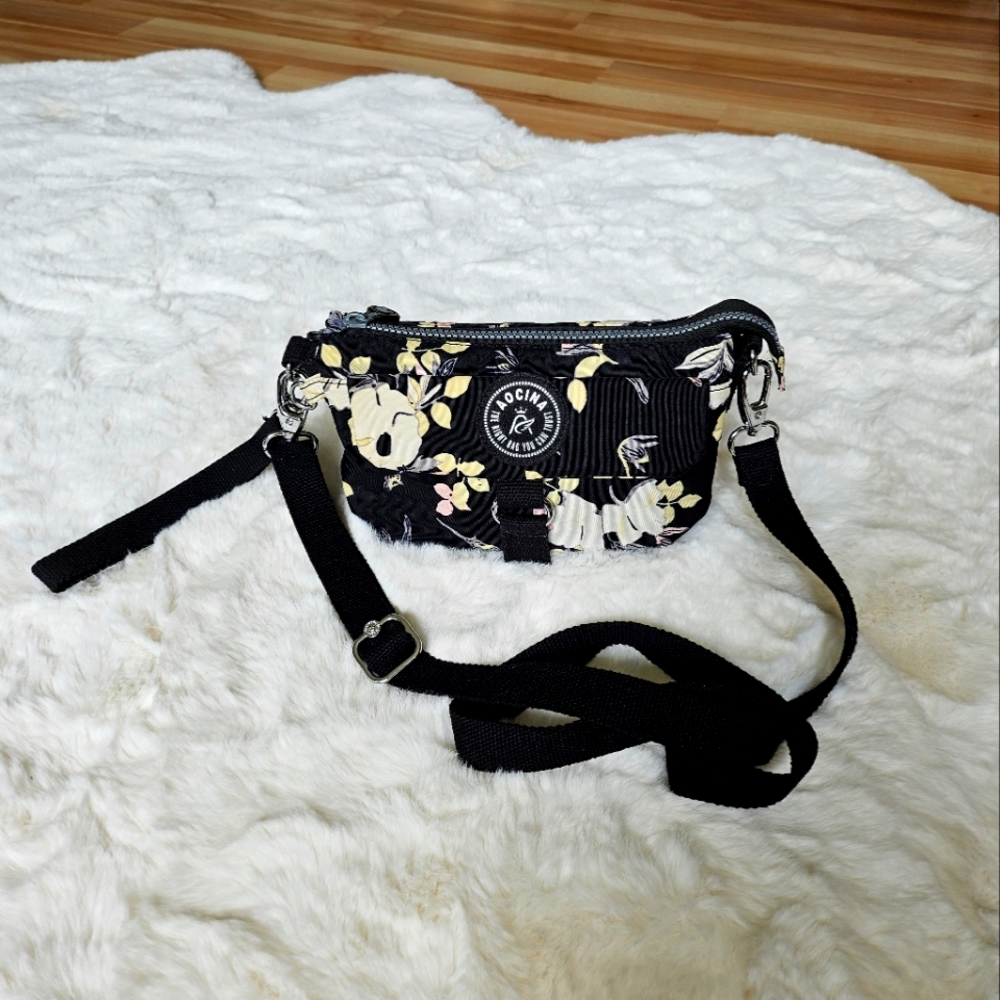 Crossbody mutipocket bag
